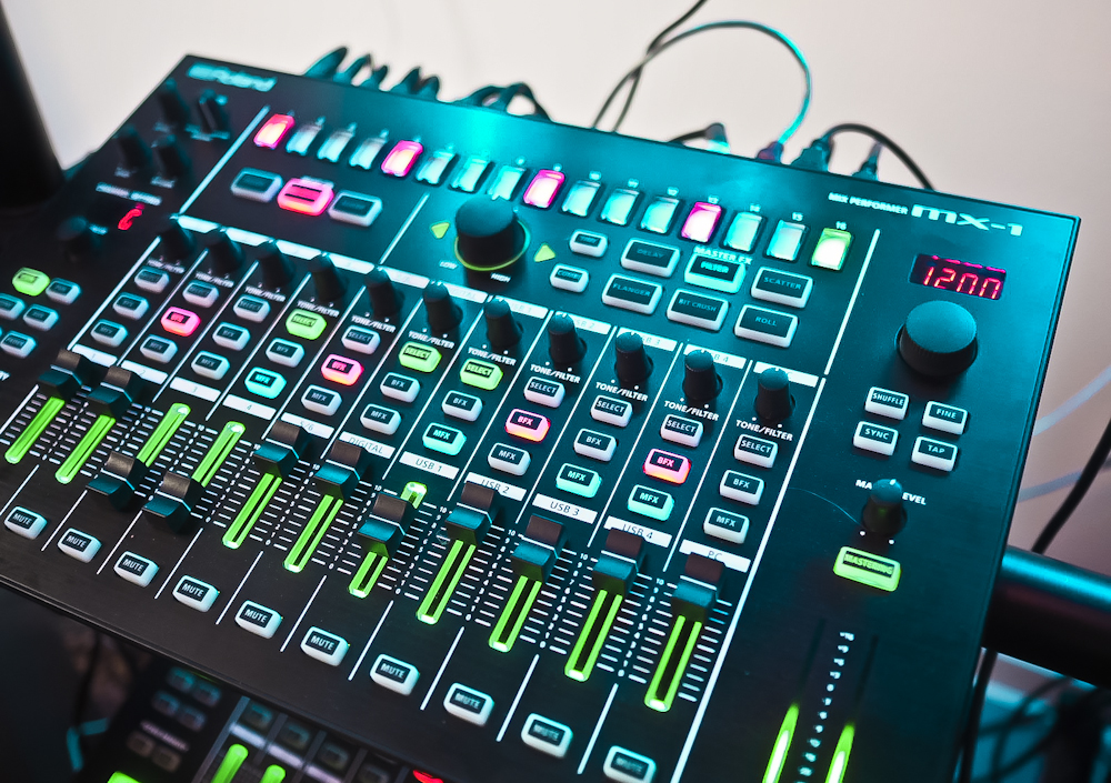 Roland MX-1 mixer